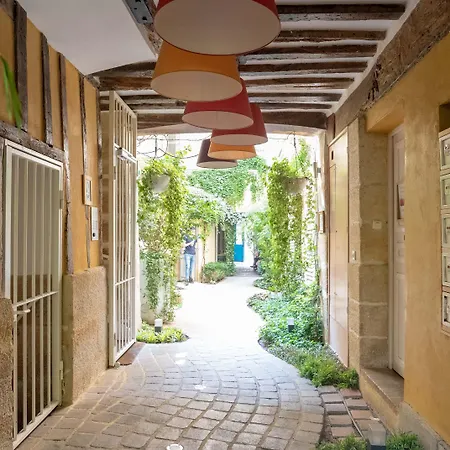 Les Patios Du Marais 1-3